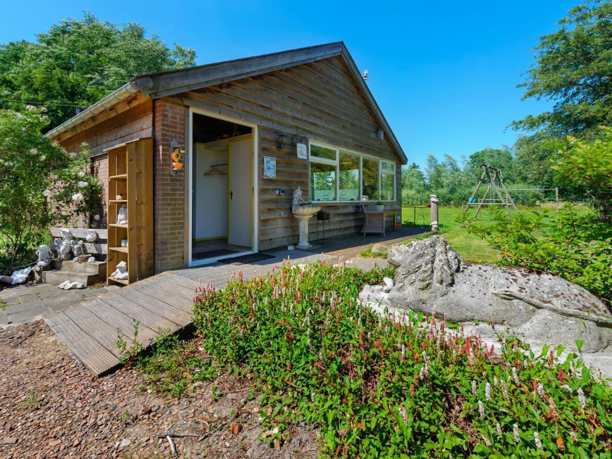 Enticing Holiday Home In Eastermar Near Burgumer Mar Lake Hoogzand Экстерьер фото
